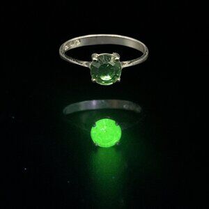 Vintage Green Uranium Glass and Sterling Silver 925 Ring Size 7